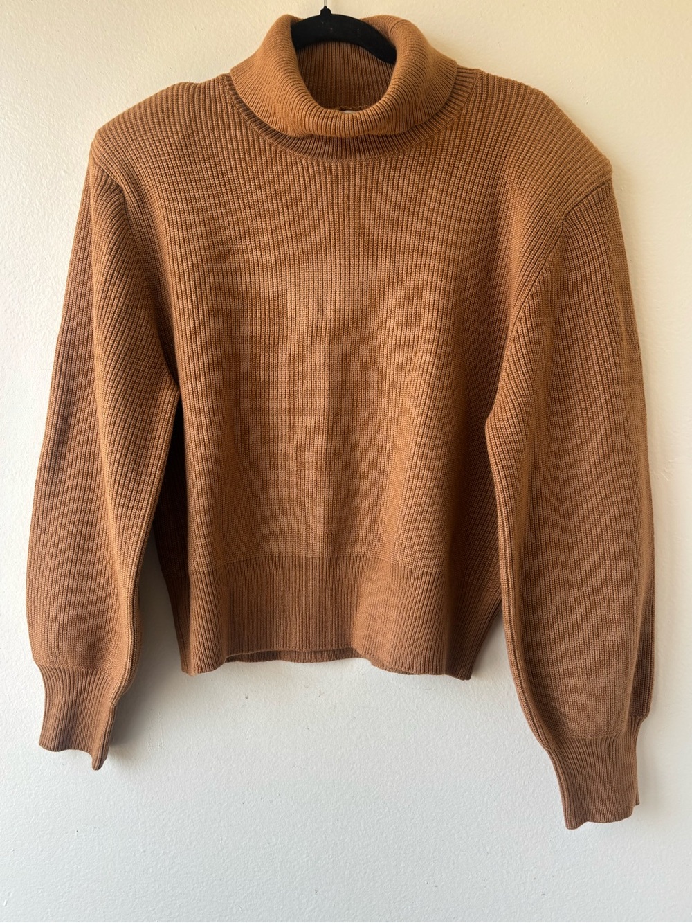 H&M Ribbed Turtleneck Sweater in Camel Brown